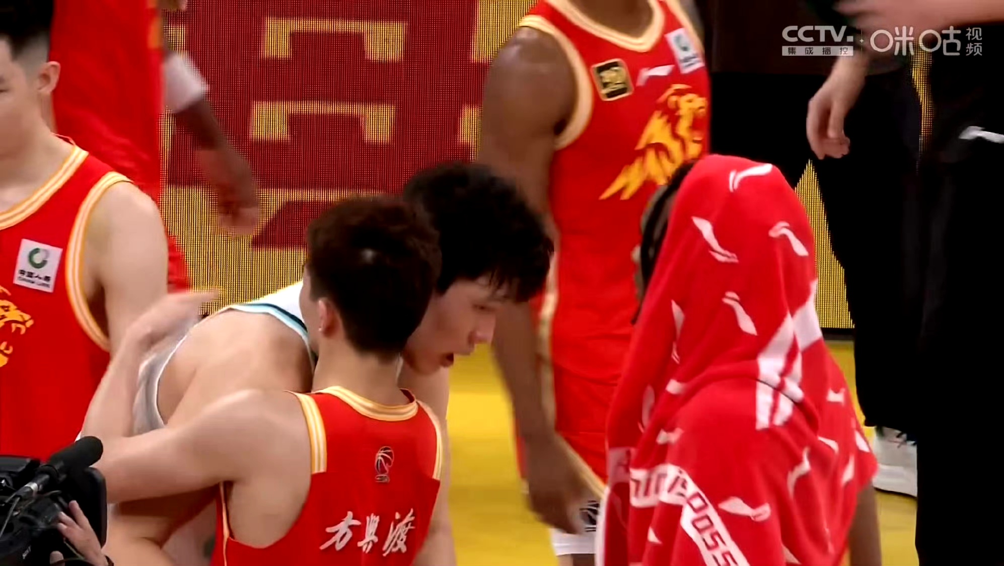 常规赛15分10.8篮板，杨瀚森23-24赛季精彩集锦