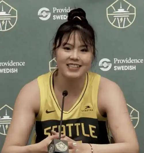 为何提出交易申请？李月汝：想获得更多锻炼机会的简单介绍